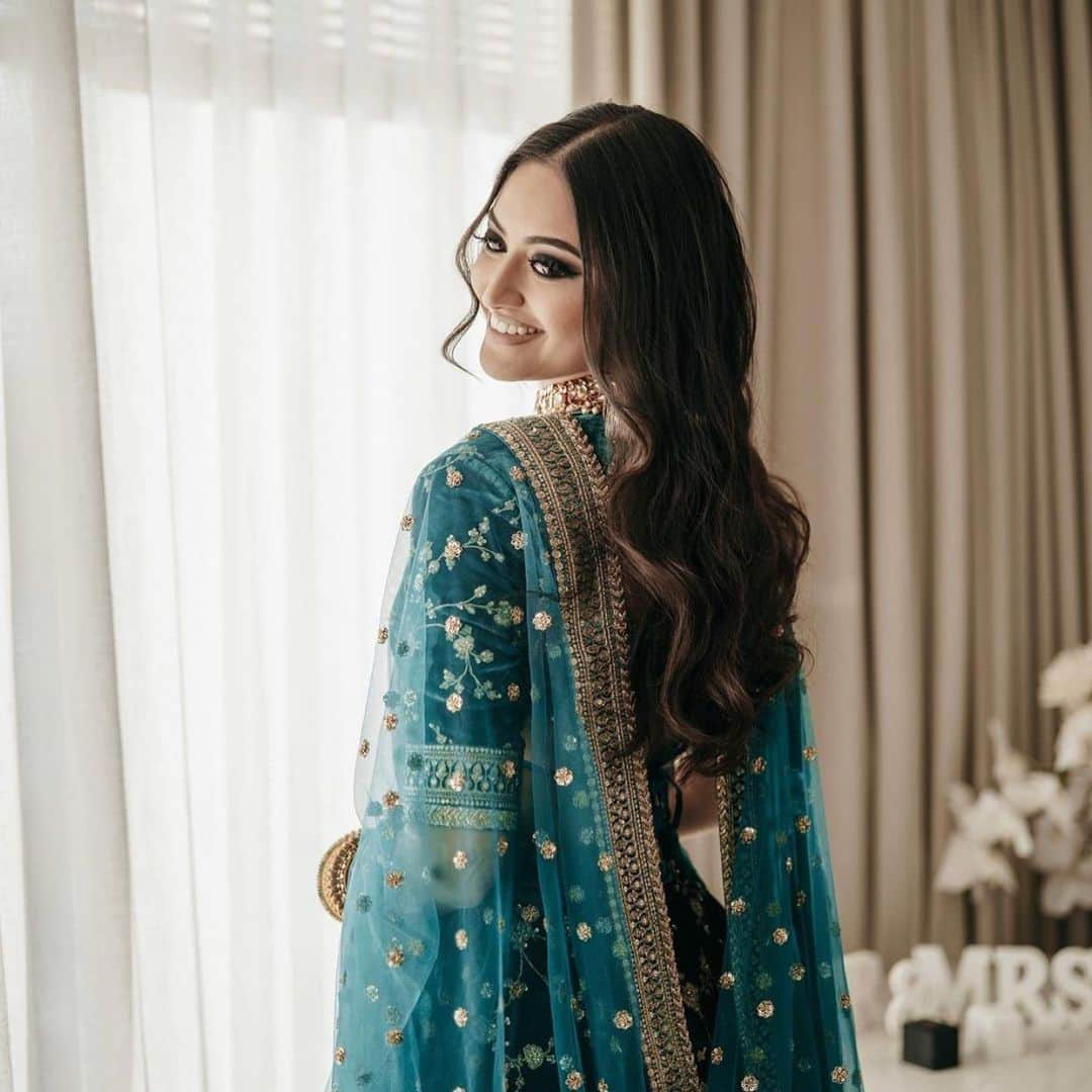 Indianstreetfashionさんのインスタグラム写真 - (IndianstreetfashionInstagram)「This Sabyasachi bride giving us goals in this turquoise Lehenga 😍 #indianstreetfashion @indianstreetfashion #indianwedding  #wedding #weddingsofinstagram #instawedding  #covidweddingplanning #bridesofindia #bridesofinstagram #indianbridaloutfit #weddinglook  #bridestyle #weddingtrend #trend #jewellery #weddinginspo #weddingplanner #weddingblogger #destinationwedding #weddingchoreography #sangeetperformance #bridaljewellery #couture #weddingjewellery #weddingshopping #weddingseason #wedding2020  @natashha____  @sabyasachiofficial」11月23日 10時32分 - indianstreetfashion