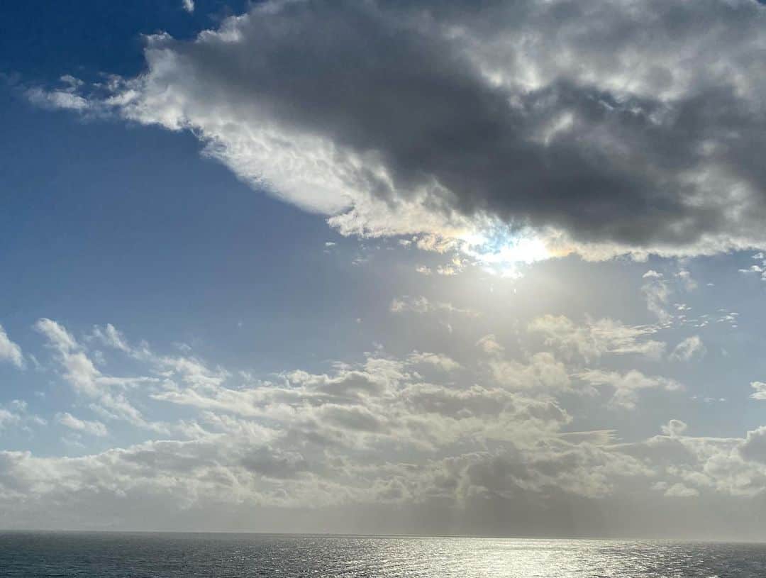 青山有紀さんのインスタグラム写真 - (青山有紀Instagram)「淡路島の海で休憩 このあと徳島へ」11月23日 10時45分 - yukiaoya