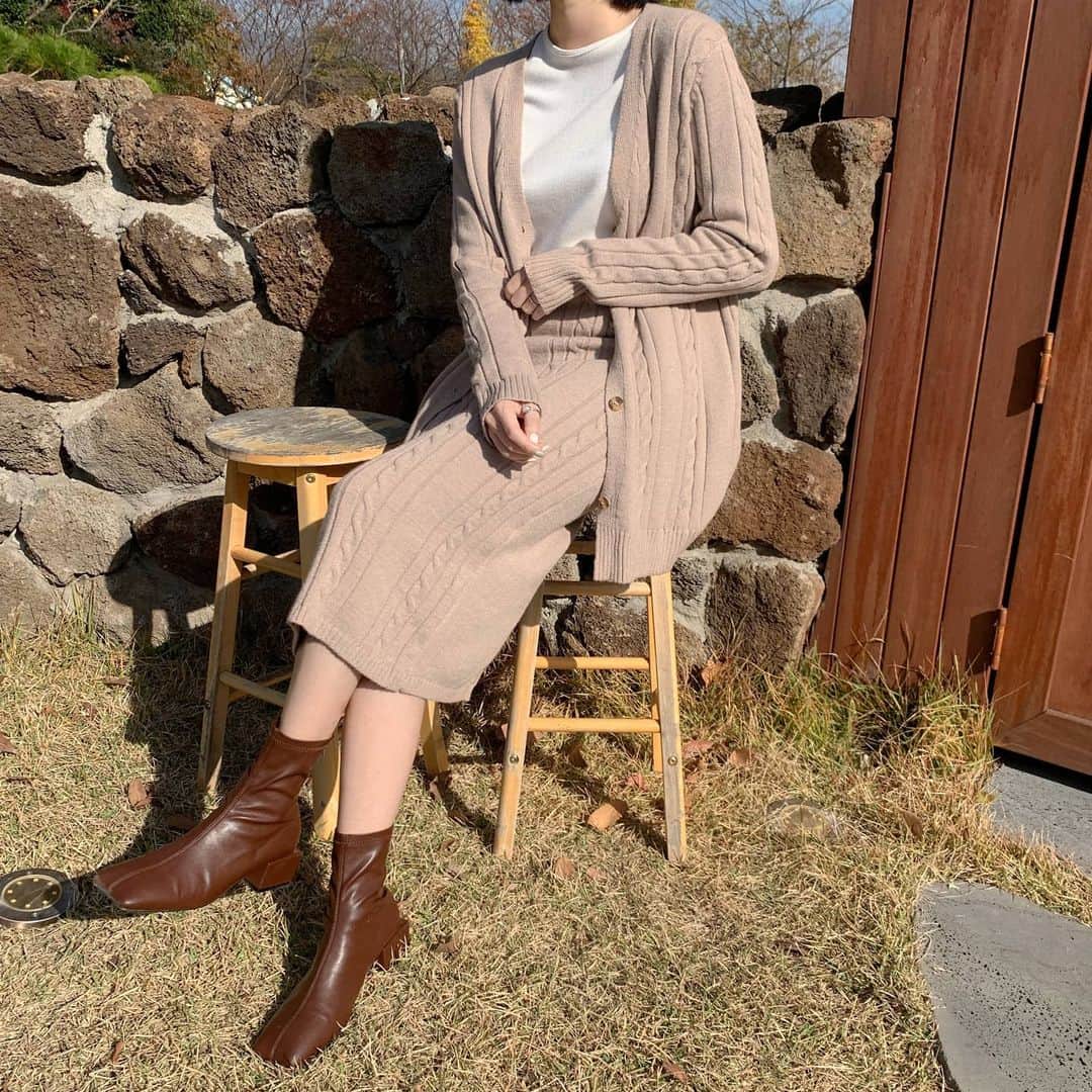 HOTPING公式アカウントさんのインスタグラム写真 - (HOTPING公式アカウントInstagram)「ニットカーディガン&ロングスカートセットアップアイテム🥰 単独での着用はもちろん、セットでの着るともっと可愛い❣ 可愛いくて暖かい、お得なセットアップです👏🥨 -  #セットアップ #ニット #カーディガン #スカート」11月23日 10時48分 - hotping_japan