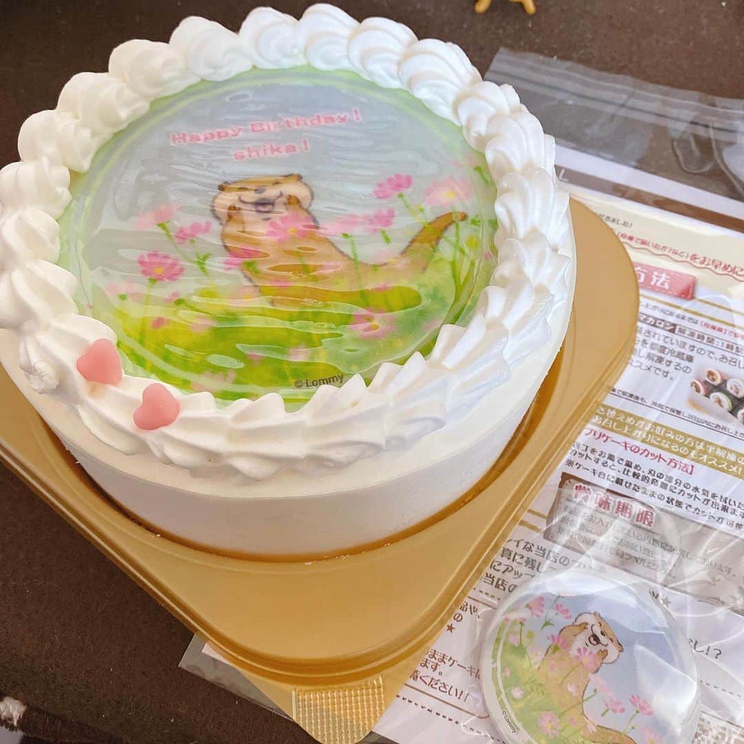 shikaのインスタグラム：「今日は私の誕生日です。この一年间、応援してくれてありがとう！」