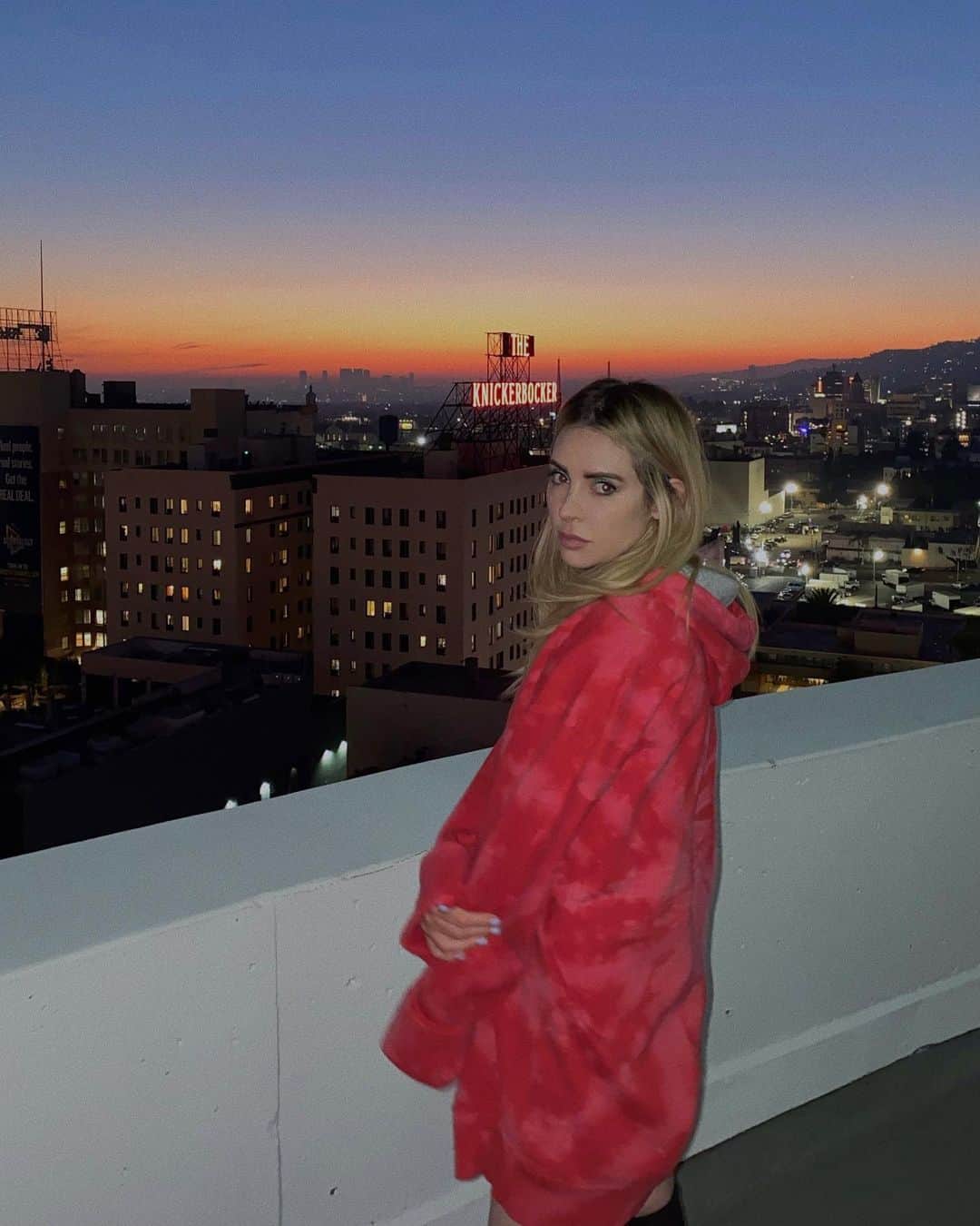 アリソン・ワンダーランドのインスタグラム：「I AM GEEKING OUT. Just recorded something VERY cool on the rooftop of Capitol Records. this was a bucket list thing for me ahhh HELP 📸 @garthfauce」
