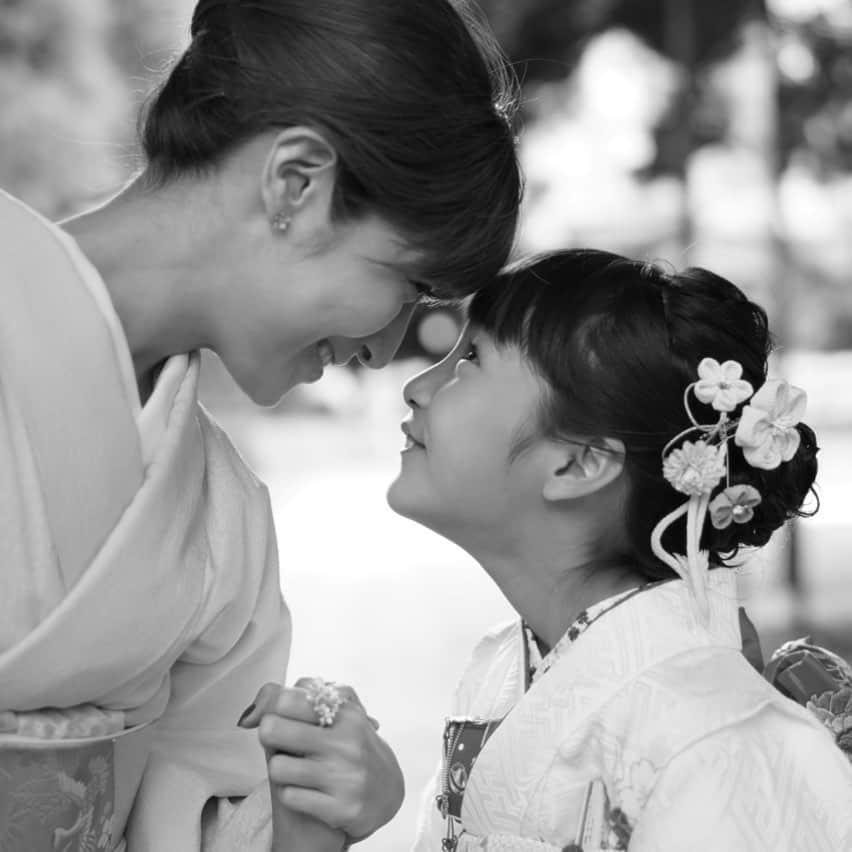 のインスタグラム：「Me and my little monster👩🏻👧🏻」