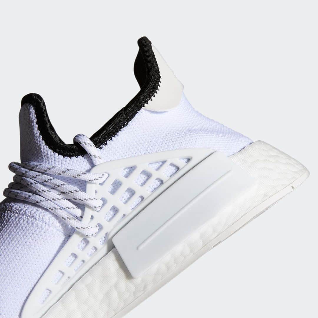 HYPEBEASTさんのインスタグラム写真 - (HYPEBEASTInstagram)「@hypebeastkicks: @pharrell and @adidasoriginals are continuing their powerful partnership with the NMD Hu “Core White.” Dressed almost entirely in a breezy white hue, the shoe’s upper are made of mesh, feature a tonal embroidered hit on the forefoot that reads “Human Race” in Chinese, are secured with a tonal TPU midfoot cage that also serves as eyelets for the flecked white laces and add just a touch of contrast with black collar trim and the heel’s branded hits. It’s set to release via the @adidas webstore come November 25 for $220 USD.⁠⠀ Photo: adidas」11月23日 11時21分 - hypebeast