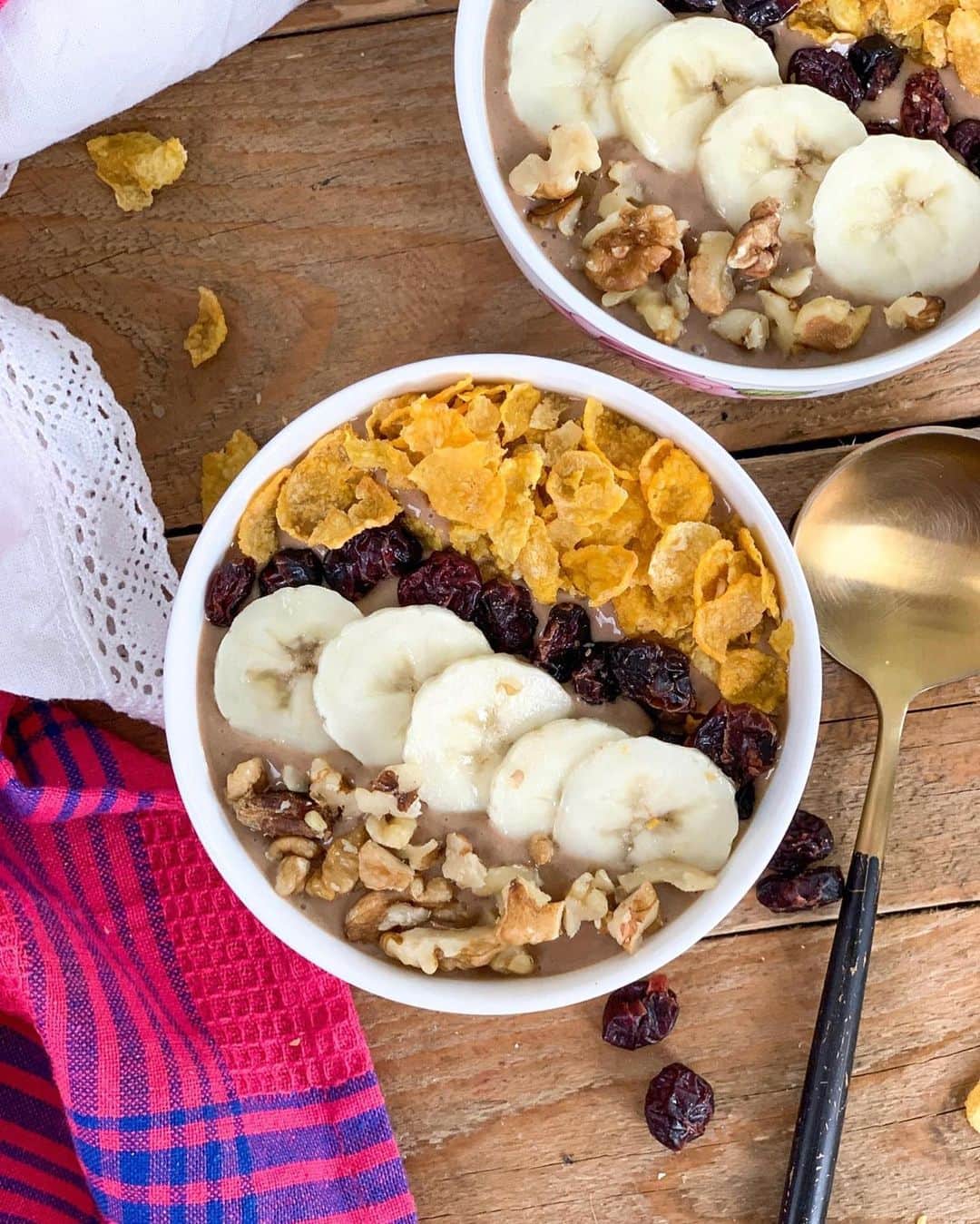 Archana's Kitchenさんのインスタグラム写真 - (Archana's KitchenInstagram)「Give this delicious creamy chocolate, peanut butter, banana, otas and date smoothie bowl a try for breakfast.It is topped with fresh bananas, dried cranberries, walnuts and wheat bran flakes for added crunch and nutrition. This bowl of goodness comes together in 10 minutes and is so simple to make.  Get the recipe from the smart.bio link in my profile @archanaskitchen . . . . . #recipes #easyrecipes #breakfast #Indianbreakfast #archanaskitchen #healthylifestyle #eating #highprotein #breakfastclub #cheesetoast #cheesechilli #Cheesechillitoast #homemadefood #eatfit #cooking #food #healthyrecipes #foodphotography #recipeoftheday #comfortfood #deliciousfood #delicious #instayum #food」11月23日 11時33分 - archanaskitchen