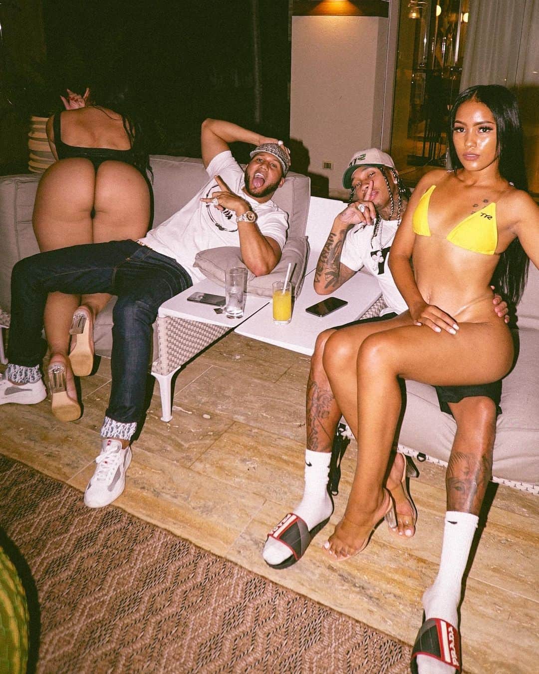 タイガのインスタグラム：「King of dembow @elalfaeljefe 🇩🇴🇩🇴🇩🇴」