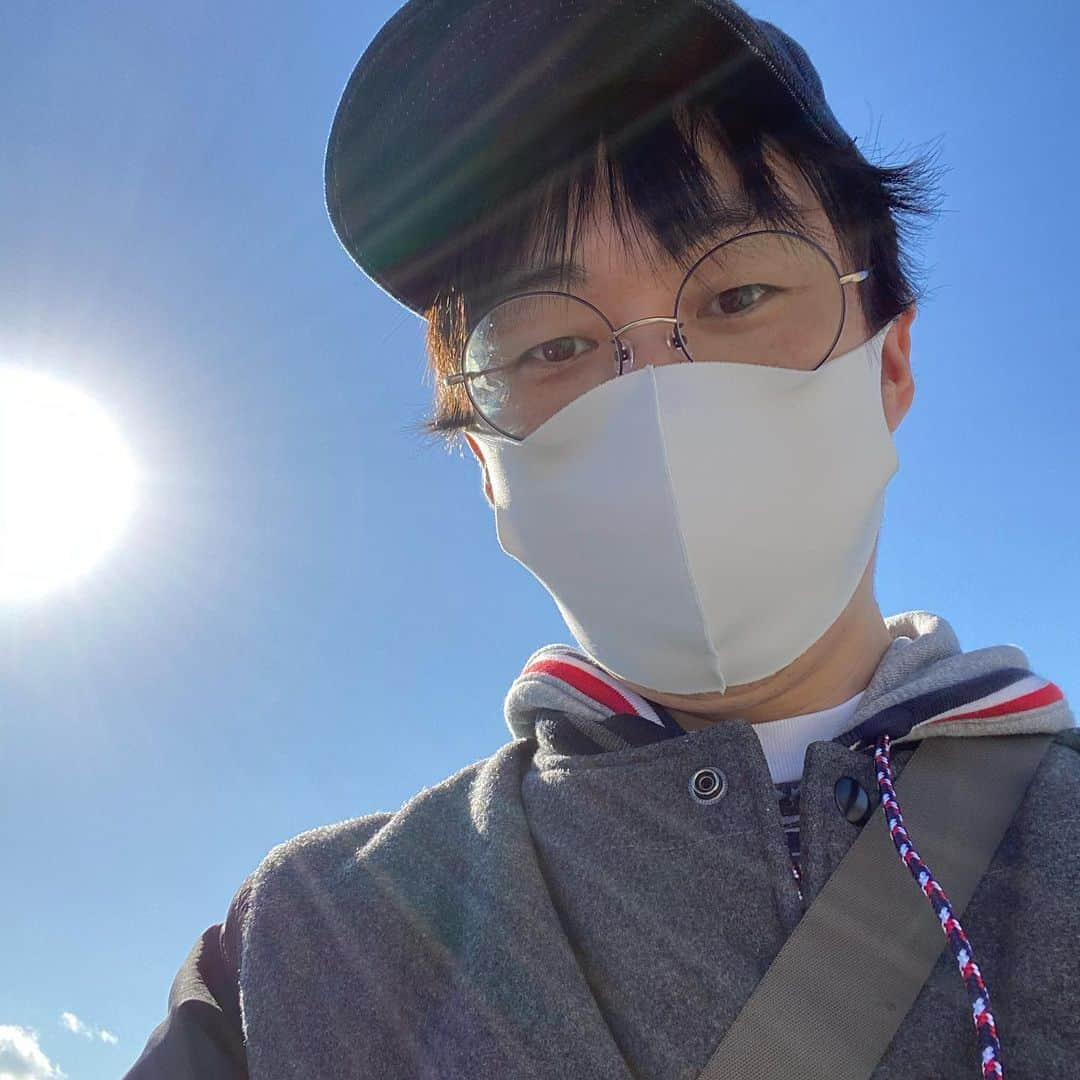 ジャガーともひろのインスタグラム：「天気良すぎな。 さみーけどな。  #ジャガーズ」