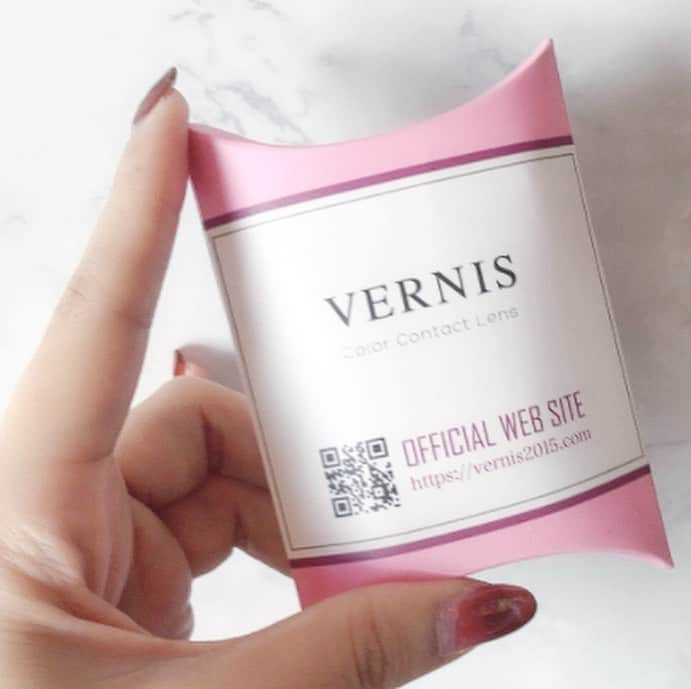 ゆりあさんのインスタグラム写真 - (ゆりあInstagram)「. . . . @vernis2015_official 最近はこちらの グリッターカラコン使ってます♡ . . . グリッター入ってて ゴロゴロするのかと思ったら 全然しないしキラキラ瞳で うるうるして可愛いよ♡ . . . デートにいかが？？ . . . #VERNISカラコン #グリッターカラコン #ラメカラコン #キラキラカラコン #컬러렌즈 #렌즈 #한국말 #남친 #보구팡  #綺麗は作れる #努力は必ず報われる . . . .」11月23日 11時56分 - yuria_life