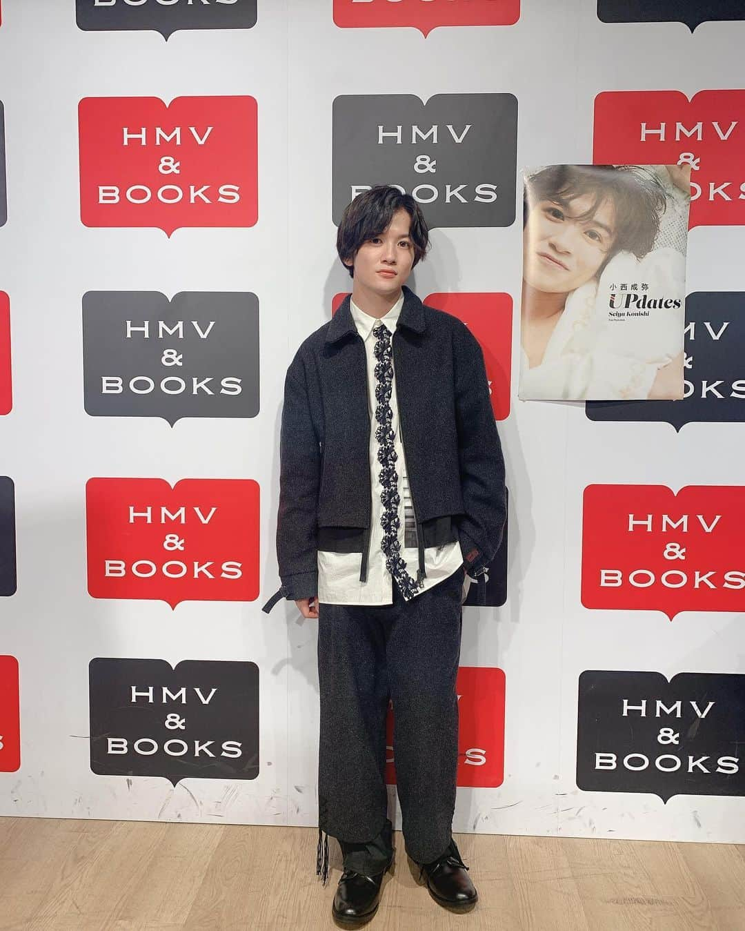 小西成弥さんのインスタグラム写真 - (小西成弥Instagram)「昨日はHMV&BOOKS SHINSAIBASHIさんにて 小西成弥ファースト写真集「UPdates』の 発売記念イベント、ありがとうございました。  《衣装》 アウター、パンツ @meagratia  シャツ @tiit_tokyo」11月23日 12時00分 - seiya_konishi