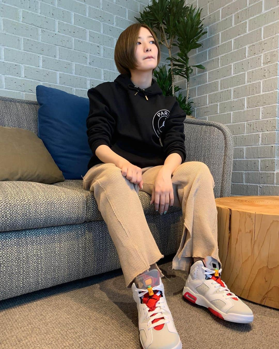 中田花奈さんのインスタグラム写真 - (中田花奈Instagram)「AIR JORDAN6 RETRO NeutralGrey "HARE"   #なかだのすにーかー   #nike   #bugsbunny   #aj6   #sneakers   #スニーカー」11月23日 12時05分 - nakadakana_official