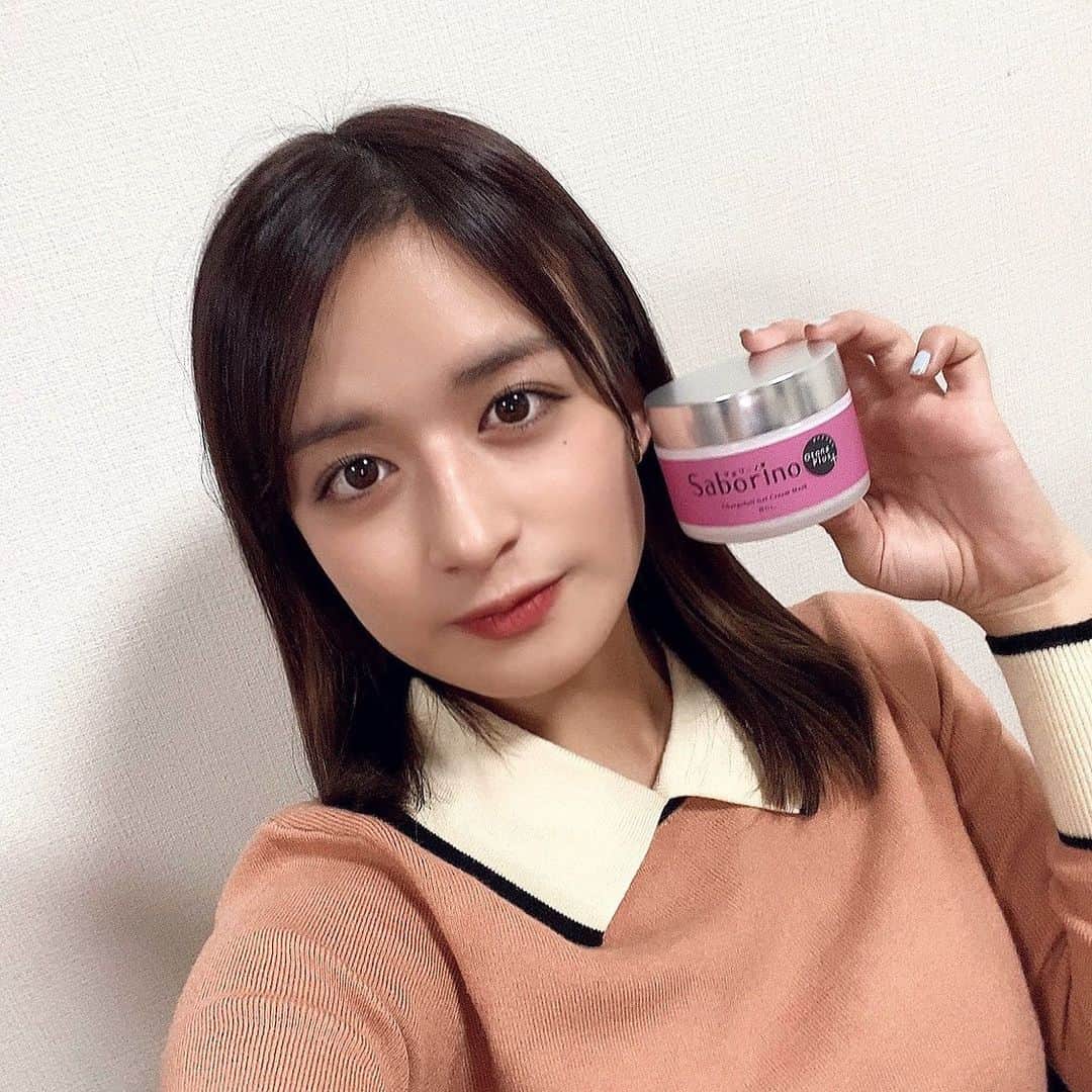 山出愛子さんのインスタグラム写真 - (山出愛子Instagram)「サボリーノ オトナプラス チャージフル ジェルクリームマスク　使ってみました！  秋から冬への移り変わりが1番乾燥しがちで肌荒れしやすいタイプなので、色々オイルとか使ってたけど、パックして、化粧水して、乳液塗って、オイル塗って〜っていろんなことしてると寝る時間が短くなって困ってた😭  これは、塗るマスクで、化粧水、乳液、美容液、クリーム、マスク、アイケアを全部できるんです！ しかも、本当に全部スキンケアした時と同じもちもち感があってすごいです！  #サボリーノ #サボリーノオトナプラス #オールインワンジェル #pr」11月23日 12時33分 - aiko_yamaide