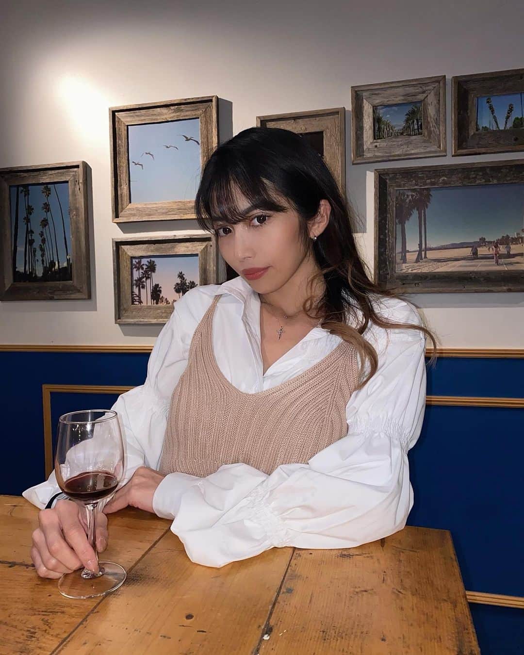 のインスタグラム：「holiday vibes🍷」
