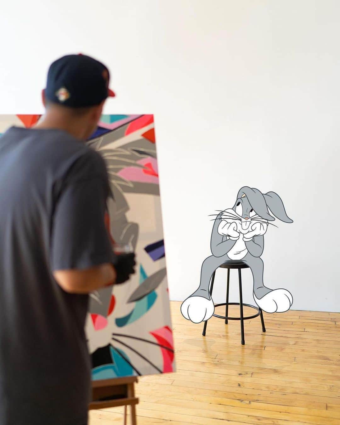 HYPEBEASTさんのインスタグラム写真 - (HYPEBEASTInstagram)「@hypebeastart: @louisdeguzman has teased an upcoming Bugs Bunny collaboration with @warnerbrosentertainment which sees De Guzman adding his signature bright colors and “geometric abstraction” to both figures and prints of the rascally rabbit. The figure presents Bugs in full sprint, looking to the side with a mischievous open-mouthed grin while he’s partially consumed by red, blue and teal shapes. While the print is a close-up portrait of Bugs’ face encircled by the same shapes and colors. Head to the link in our bio for more details and stay tuned for its official release info.⁠⠀ Photo: @amytran5」11月23日 12時51分 - hypebeast