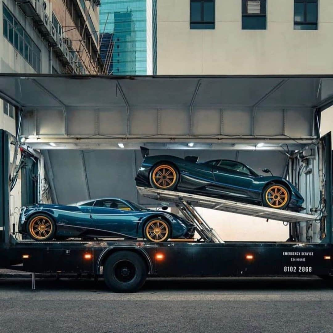 CarsWithoutLimitsさんのインスタグラム写真 - (CarsWithoutLimitsInstagram)「Huayra x Zonda 🖌 Photo @ccourjon   #carswithoutlimits #pagani #huayra」11月23日 23時50分 - carswithoutlimits