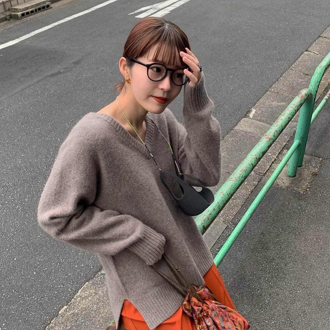 山本 絵里加のインスタグラム：「_ 希少で、良質なウールで素材にこだわって作られているknit🤍 肌触りもとーても良くて、大事に着ていきたいお洋服です♡  @finna.jp  #finna#puu_fashion」