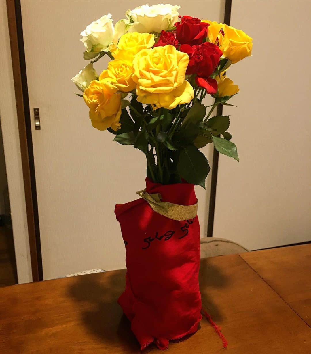福田洋のインスタグラム：「活けちゃった💐  #お花  #lingabhairavi」