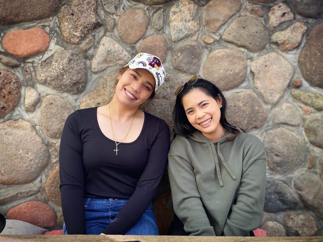 モリヤ・ジュタヌガーンのインスタグラム：「Happy birthday to my super sister @mayariya 🎂Just want to tell you that you are my PRIDE #LoveYou ❤️ #momoriya #mayariya」