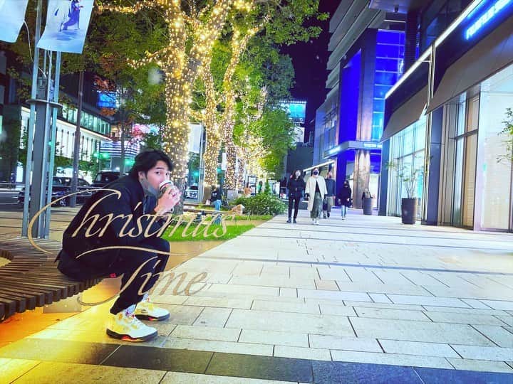 荒木駿平のインスタグラム：「...TAKINO BEST... ミッドタウンでコーヒータイム☕️ . 寒すぎずちょうどいいから外でコーヒー☕️ . #ひっさしぶりの6本木 #冬になるとonlyholystoryが聴きたくなる」