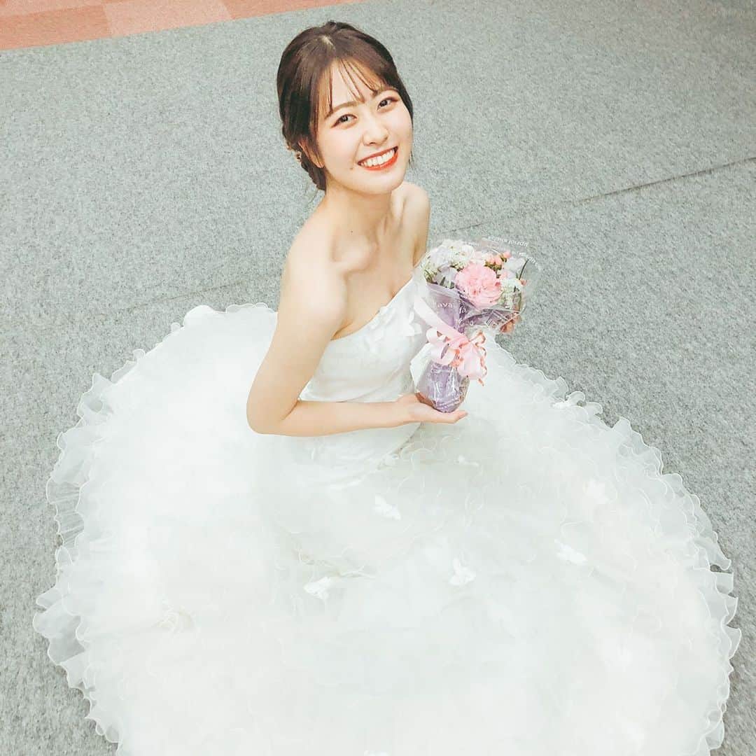 関根真優のインスタグラム：「みなさん、約2ヶ月間ミスキャンパス同志社女子2020を応援して頂き、心からお礼申し上げます。  残念ながら賞は取れず、結果を形として残せなかったのですが、私にとってはとても貴重で、十分すぎるくらいたくさんのものを得ることができました。  この期間中何度も自分の想いと向き合い、悩み苦しんだことも、楽しく笑顔で溢れた日々も全てが最高の思い出です。  内面、外見、共に成長させたい、自分から行動する力をつけたい、コミュニティを増やしたい、何かを精一杯やり切りたい！これが私のミスキャンを通しての目標でした。  成長できたかどうかは自分だけで決めることではないですが、周りの方から大人っぽくなったね、や、すごく変わったよ、と言う言葉を頂いたり、思い立った時に行動するようになったり、他のファイナリストに出会えたこと、そしてSNSを通してミスキャンをしていなかったら出会えていなかったたくさんの人と出会えたこと、例年とは違った今年のミスキャンパスを最後まで走り抜けたこと、自分なりに精一杯やり切れたのではないかと思っています。  この経験をこれからの人生に活かし、もっともっと成長できるよう精進します。 私にこんなに素敵な経験をさせてくれて、支えてくれて、応援してくれて、本当に本当にありがとうございました。  エントリーNo.3関根真優  #ミスキャンパス同志社女子2020  #ありがとうございました #ウェディングドレス #ウェディングヘア #ウェディングメイク #ウェディングフォト #ウェディング#ウェディングモデル #ミスキャンパス#ミスコン#ミスキャン」