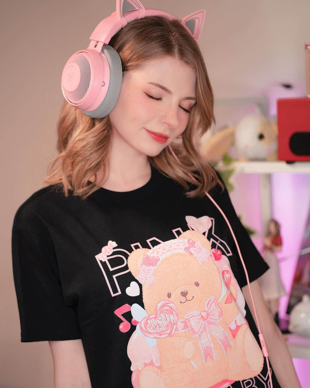 ソフィーさんのインスタグラム写真 - (ソフィーInstagram)「My cute new T-Shirt from @lollipoplullaby ! Not only is it adorable but right now Lollipop Lullaby are campaigning for Breast Cancer Awareness in developing countries!! If you buy any of the items from their limited edition Pink Lullaby collection (including the shirt I'm wearing!) all the proceeds will be donated to their local Breast Cancer organization under the UICC! The charity is set up to help women in developing countries receive mammogram screenings and treatments.   Please check them out for some adorable lolita fashion and also to help with a cause effecting women all over the world today!  #ad #breatcancerawareness #lolita #lolitafashion #lollipoplullaby」11月23日 22時43分 - peachmilky_