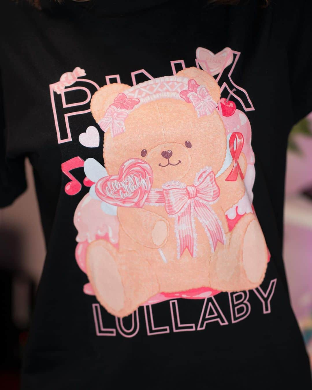 ソフィーさんのインスタグラム写真 - (ソフィーInstagram)「My cute new T-Shirt from @lollipoplullaby ! Not only is it adorable but right now Lollipop Lullaby are campaigning for Breast Cancer Awareness in developing countries!! If you buy any of the items from their limited edition Pink Lullaby collection (including the shirt I'm wearing!) all the proceeds will be donated to their local Breast Cancer organization under the UICC! The charity is set up to help women in developing countries receive mammogram screenings and treatments.   Please check them out for some adorable lolita fashion and also to help with a cause effecting women all over the world today!  #ad #breatcancerawareness #lolita #lolitafashion #lollipoplullaby」11月23日 22時43分 - peachmilky_