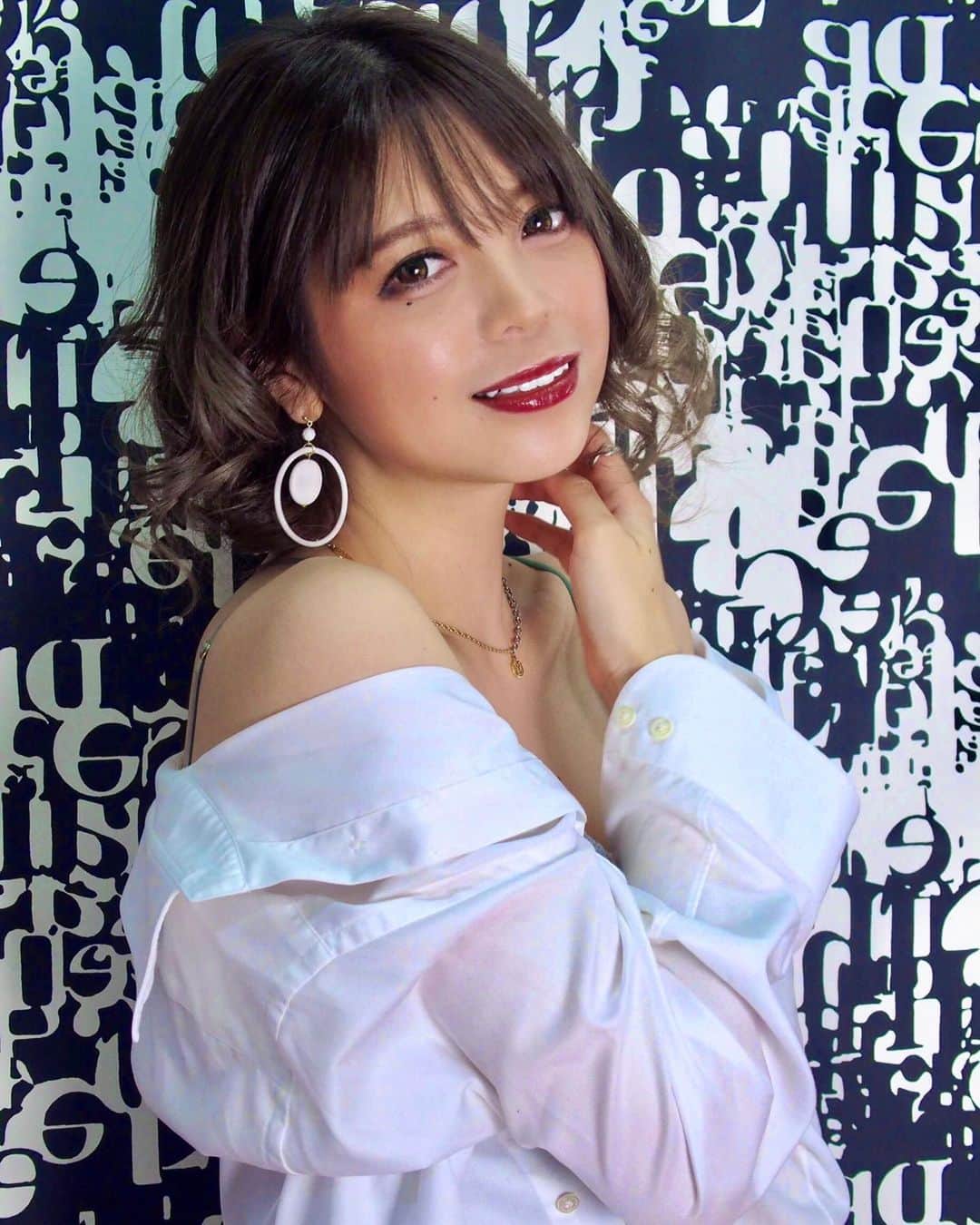 橘咲良のインスタグラム：「#チャンス撮影会 #portrait  #Studio #大阪  #なんちゃってボブ  #ワイシャツ #彼シャツ  #キングラビッツ #橘咲良 だぞ」
