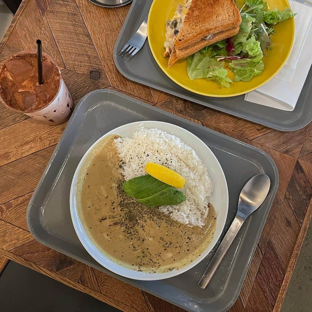 柏山奈々美のインスタグラム：「少し前に行ったカフェ。 カレー美味しすぎました😊  #カフェ　#カフェ巡り  #cafe #carry  #cafestagram  #인스타그램 #카페 #카페스타그램 #카페그램」
