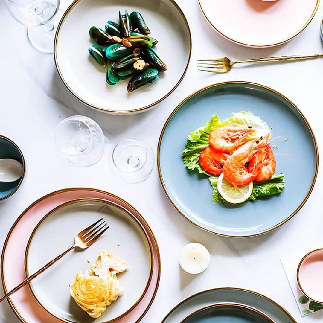 チップ＆ペッパーさんのインスタグラム写真 - (チップ＆ペッパーInstagram)「Element plates with gold rim. . . . . . . . . #plates #dinnerware #apartmenttherapy #dinnerware #interior4all #thanksgiving #interior123 #interior4inspo #interior_delux #interiordesign #myinterior #bohostyle #industrial #scandinavian #mynordicroom #bohemian #setthetable #stylraven #farmhouse #dineinstyle」11月23日 22時52分 - sarafernstrom_