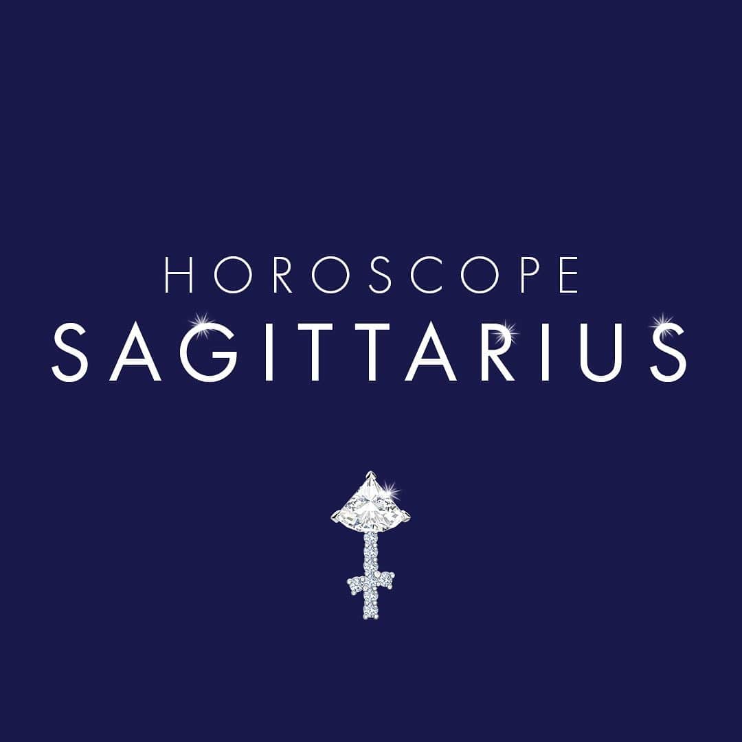 SWAROVSKIさんのインスタグラム写真 - (SWAROVSKIInstagram)「Sagittarius are: funny, independent and adventurous. What would you add? #Swarovski125years」11月23日 23時06分 - swarovski