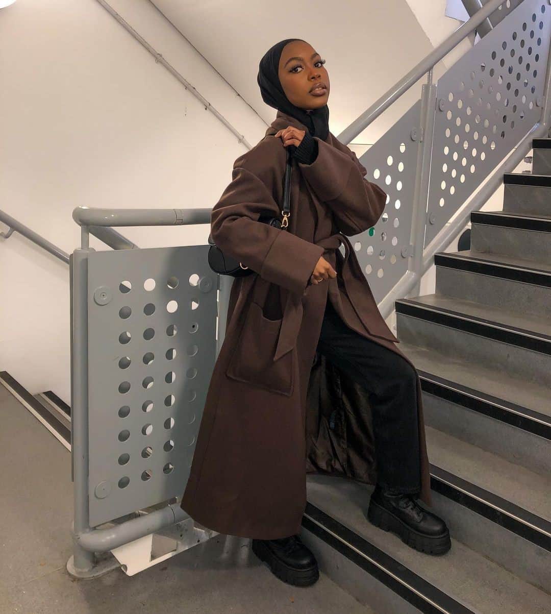 ASOSさんのインスタグラム写真 - (ASOSInstagram)「@aishaxahmada [she/her] taking her ASOS DESIGN belted coat [1658504] for a stroll 🚶‍♀️ Psst keep an eye out for 20% off all coats and jackets* between between 7-9pm [UK] 👀 *Ts&Cs Apply. Selected marked products excluded from promo」11月23日 23時00分 - asos