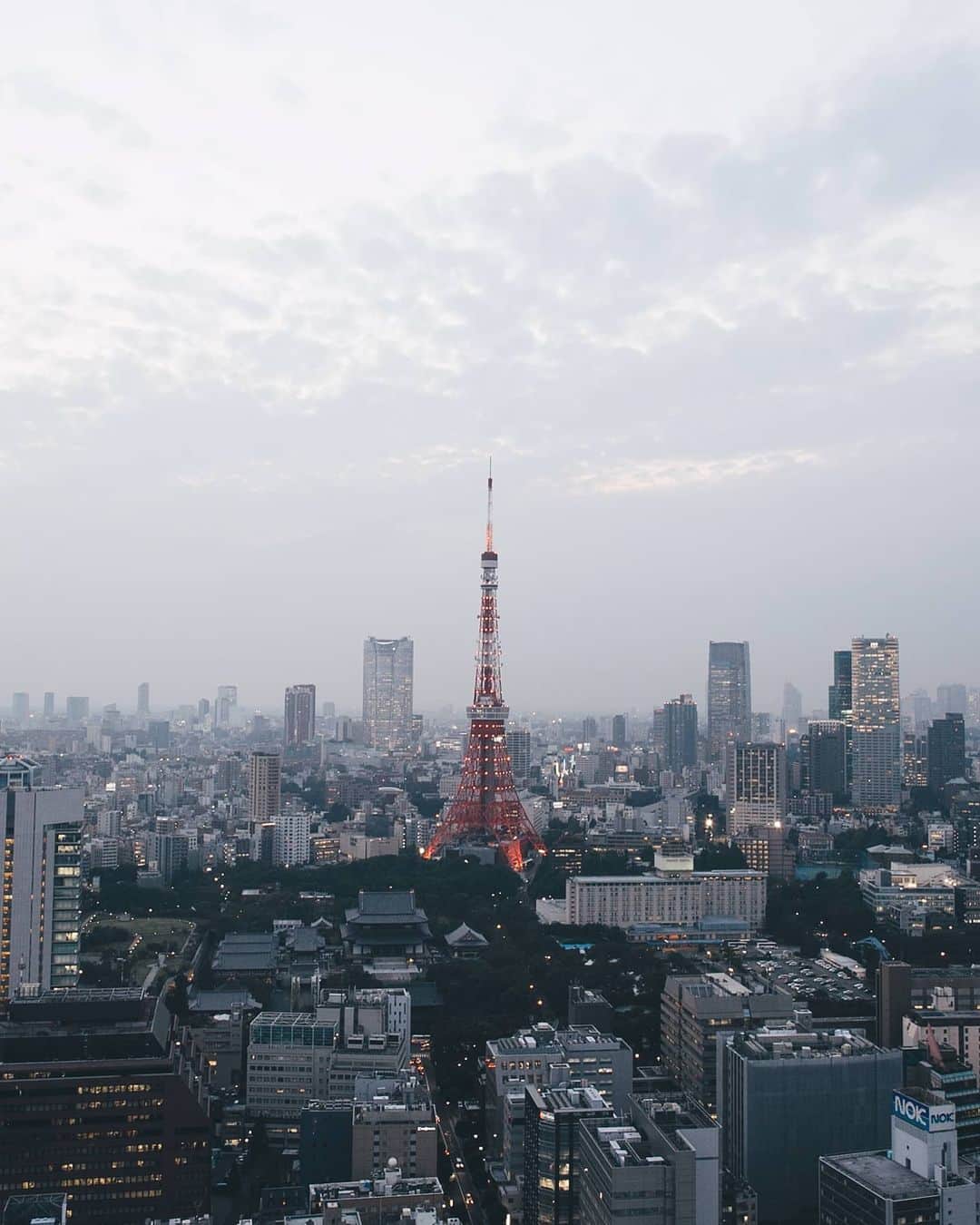 福田洋昭さんのインスタグラム写真 - (福田洋昭Instagram)「思い返せばここから見下ろす東京の景色が一番好きだった #old #TokyoToDo . 東京都が主催する「TokyoToDoキャンペーン」実施中! . 一度は訪れたい有名なランドマークから種類豊富な絶品グルメまで、東京は多くの魅力で溢れています。 . あなたが紹介したい東京のおすすめのスポットやアクティビティなど写真や動画で投稿してください。 . あなたのおすすめが東京の公式To Doリストに掲載されるかも! . 詳しくは、https://todo.tokyotokyo.jp または、TokyoToDoで検索 . #TokyoTokyo  #pr」11月23日 23時01分 - hirozzzz