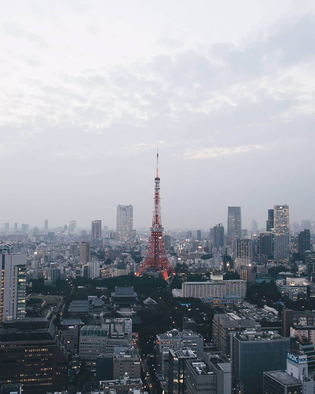 福田洋昭のインスタグラム：「思い返せばここから見下ろす東京の景色が一番好きだった #old #TokyoToDo . 東京都が主催する「TokyoToDoキャンペーン」実施中! . 一度は訪れたい有名なランドマークから種類豊富な絶品グルメまで、東京は多くの魅力で溢れています。 . あなたが紹介したい東京のおすすめのスポットやアクティビティなど写真や動画で投稿してください。 . あなたのおすすめが東京の公式To Doリストに掲載されるかも! . 詳しくは、https://todo.tokyotokyo.jp または、TokyoToDoで検索 . #TokyoTokyo  #pr」