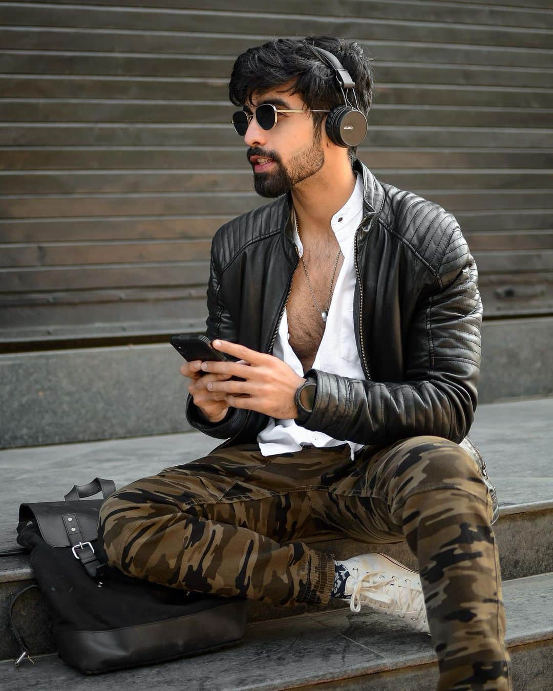Karron S Dhinggraさんのインスタグラム写真 - (Karron S DhinggraInstagram)「Ready for the Jacket Season❄️ . . Pairing this look with my stylish matt black headphones from  @theagaro_lifestyle. It is Fusion on ear bluetooth headphones with also has a great fit with an amazing sound quality🔊  Buying link: https://www.amazon.in/dp/B07Y399J2R/  #TheFormalEdit #Agaro #theagarolifestyle #groovewithagaro #bluetoothheadphones #TheAgaro_Lifestyle #Headphones . . 📷 @jasdeepphotography」11月23日 23時03分 - theformaledit