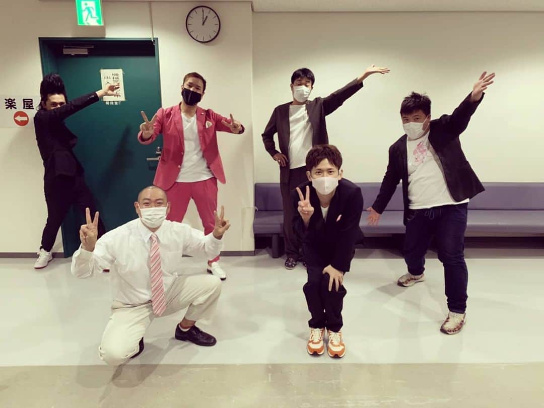 のインスタグラム：「『TAKAISIHI健珍JAM2020』今日は大阪府高石市にて、span!、ミサイルマンと３組でネタ(漫才)をさせてもらいました(*^O^*)　  大阪にいる後輩芸人のspan!もレクリエーション介護士2級の資格をもっていて、施設で折り紙を使ったお笑い介護レクをしてます♪  #大阪 #高石市 #よしもと #健康#イベント#span! #ミサイルマン #レギュラー #あるある探険隊 #アプラホール高石」