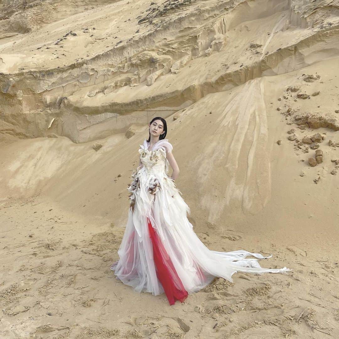 ARAKI SHIROのインスタグラム：「lovely place.. . . . @mkm_mentai93  @81enda  @taisei_nakai  costume by me . . . #ARAKISHIRO#FUKUOKA#portrait#portraitphotography#photography#costume#costumedesign#fashion#fashionphotography#couture#hautecouture#contemporaryart#model#pr0ject_soul#pr0ject_uno#humanedge#theportraitpr0ject#portraitmood#sombrebeiegs#sombresociety#_bodyart_#福岡#ポートレート#モデル#被写体募集#衣装#コスチューム#アラキシロウ」