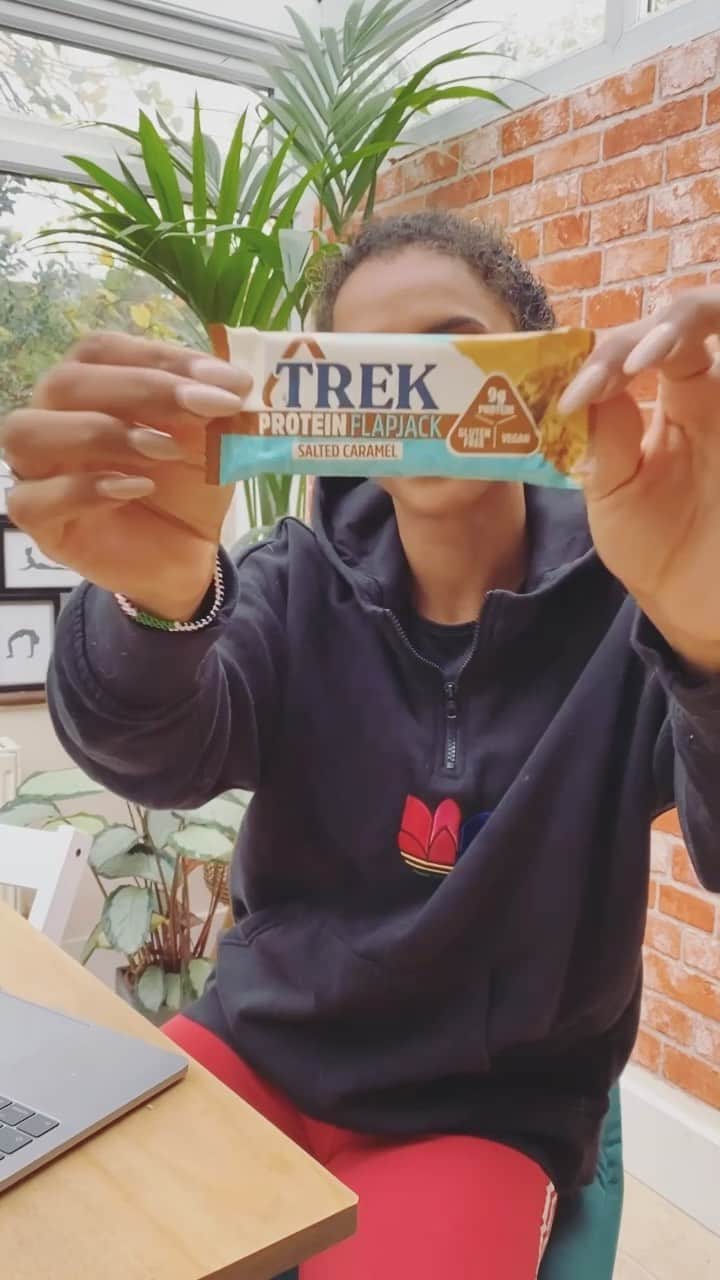 Laviai NIELSENのインスタグラム：「#AD  If you guys follow my stories, you know I love eating whole, real, natural foods to help boost my training. Recently, I’ve been loving the new flavours of @eattrekProtein Flapjacks to give me that #FeelGoodEnergy boost to get me through my training days. Whether before training, in between sessions and definitely as a post-training treat! They’re full of nourishing plant-based ingredients, including natural sources of protein and carbs, so I know I’m getting a wholesome energy boost throughout the day! Which new flavours would you like to try? (Salted Caramel is my absolute fave btw!) And I’d also love to know, when would you guys use a trek bar to give you that feel good boost? Let me know in the comments below!  #TREKkeepsmegoing #FeelGoodEnergy #AD @eattrek」