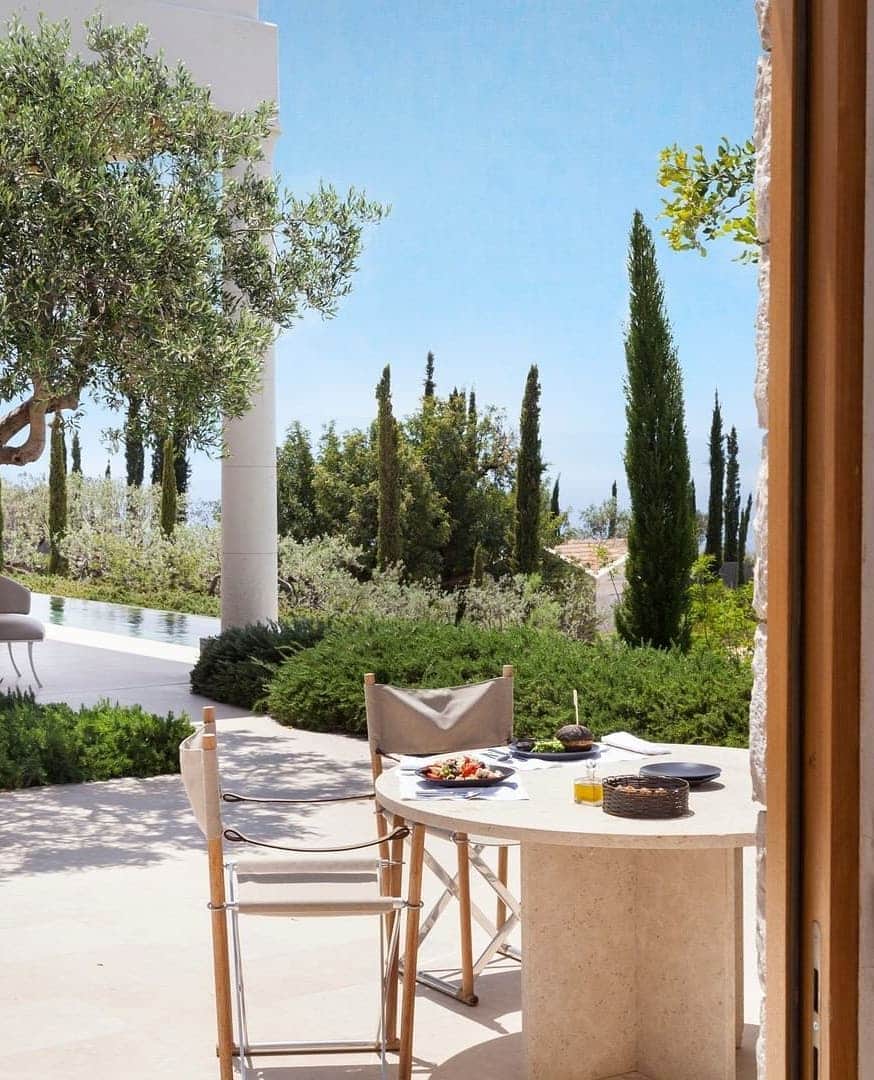 BEAUTIFUL HOTELSさんのインスタグラム写真 - (BEAUTIFUL HOTELSInstagram)「Experience a modern-day acropolis of serenity and luxury. 🇬🇷 At Amanzoe's collection of villas and private pools, you'll get an immersive wellness retreat with 270-degree views of the Aegean Sea. 🌊   Designed by Aman architect Ed Tuttle, the Amanzoe Spa has a 2,850 square meter space of relaxation, with treatments inspired by the teachings of Hippocrates.🧖‍♀️ Ideal for couples and families alike, the Amanzoe Beach Club has two lap pools and two children’s pools for fun and games in total privacy by the water.🏊  If you're a legends buff, the Peloponnese region is where Paris of Troy eloped with Helen and the Argonauts set sail for the Golden Fleece.📚 How lovely is this retreat?  📍@amanzoe, Porto Heli, Greece」11月23日 23時17分 - beautifulhotels