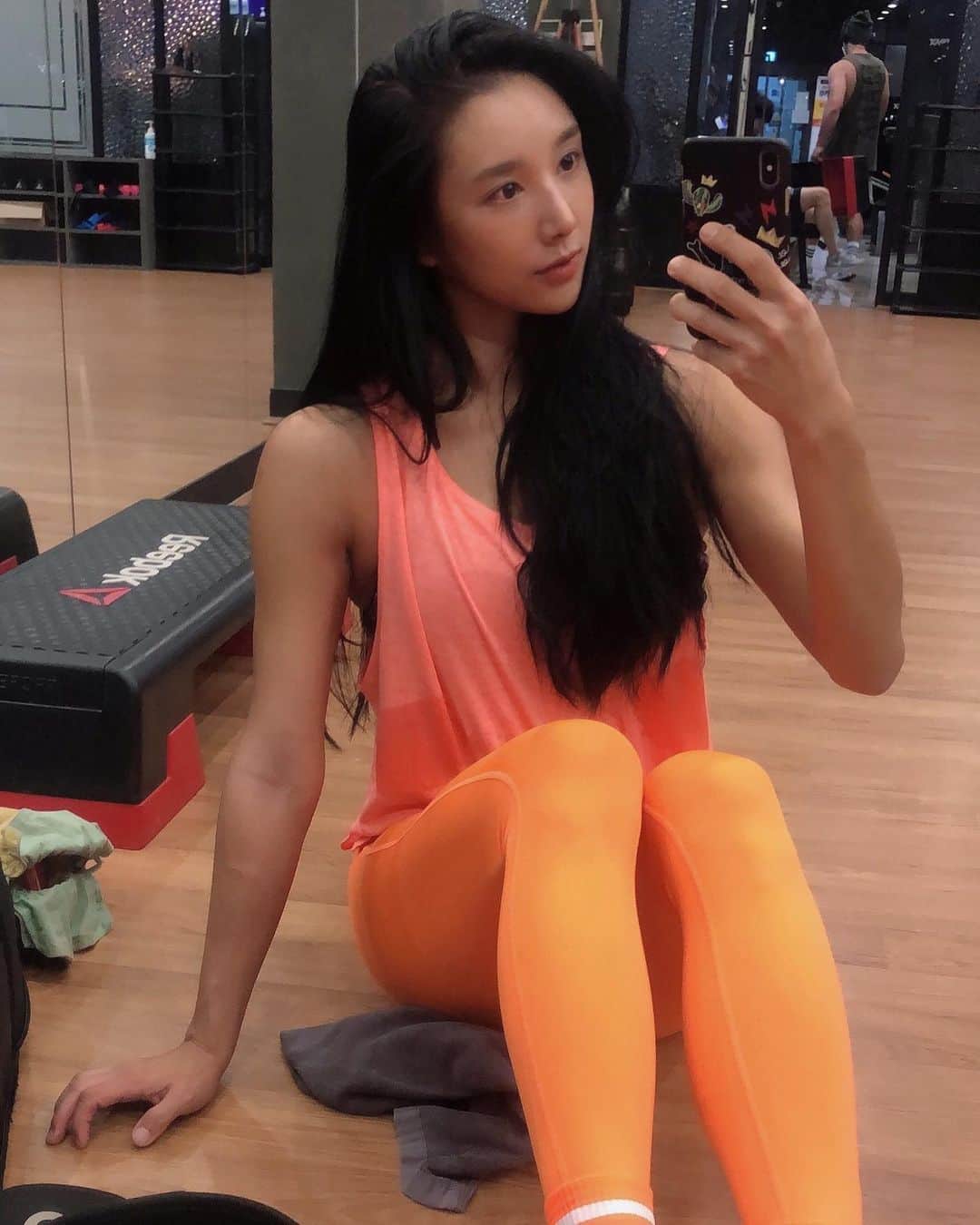 Areum Jungさんのインスタグラム写真 - (Areum JungInstagram)「Bright Orange 🍊 ❤️. . 유투브 라이브 때 뽑히신 분들 다이어트말티팩 #멀티어트 선물 배송되었어요! 이번 주 금요일 저녁7시30분에도 운동라이브는 계속 됩니다!! 물론 선물도 계속 드리구요 🍊🍊🍊오늘 한 주 동안 따라하실 수 있는 라이브 편집영상 풀타임 운동영상 아름tv 유투브에 업로드되었습니다! 전신운동포함 팔벌려뛰기 110개+플랭크10분 기본으로 💪🏼💪🏼💪🏼. . . . #운동 #workout #아름tv」11月23日 23時20分 - areumjung