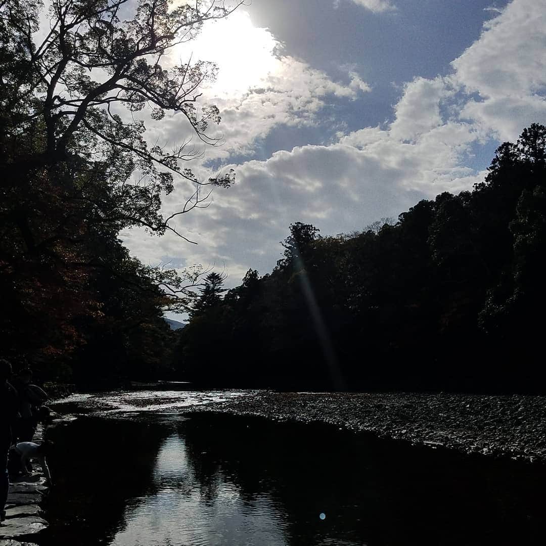 常世晶子さんのインスタグラム写真 - (常世晶子Instagram)「コロナの最中ではありますが、gotoで伊勢志摩へ。素敵な写真と動画がたくさん撮れたのでシェアいたします。少しでも癒されてもらえたら嬉しいな。 まずは…多少の紅葉、パワースポット伊勢神宮😊🍁  #伊勢神宮 #紅葉 #パワーをあなたに」11月23日 23時22分 - tokoyo_shoko