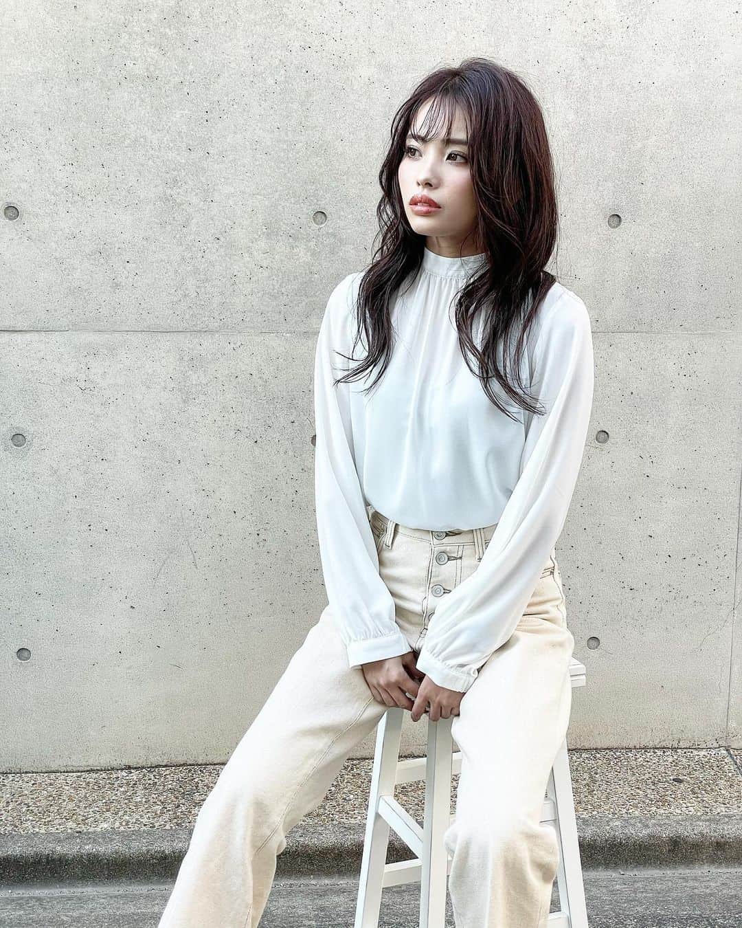 のインスタグラム：「﻿ ﻿ ﻿ 初めてのヘアカタログ撮影楽しかったな📕﻿ ﻿ ﻿ ﻿ ﻿ ansの皆さんほんと面白くて最高でした🤣﻿ 4枚目の風を通さないようにしてるとーわが﻿ 面白すぎる😂﻿ ﻿ ﻿ ﻿ YouTubeコラボの話もしててめちゃくちゃ楽しみなのだ🙈❤️﻿ ﻿ ﻿ ﻿ ﻿ 来年はYouTubeメインにやっていくので﻿ お楽しみに🌟﻿ ﻿ ﻿ ﻿ ﻿ ﻿ ﻿ #カトリナ#かとりな﻿ #サロモ#静岡#浜松サロモ#サロンモデル#ポージング#撮影データ#2way前髪#ヘアカラー#東京サロモ#ヘアスタイル#巻き髪#冬コーデ#撮影依頼募集#カトリナコーデ#make#コスメ#152cmコーデ#低身長#イエベ#ロングヘア#透明感」