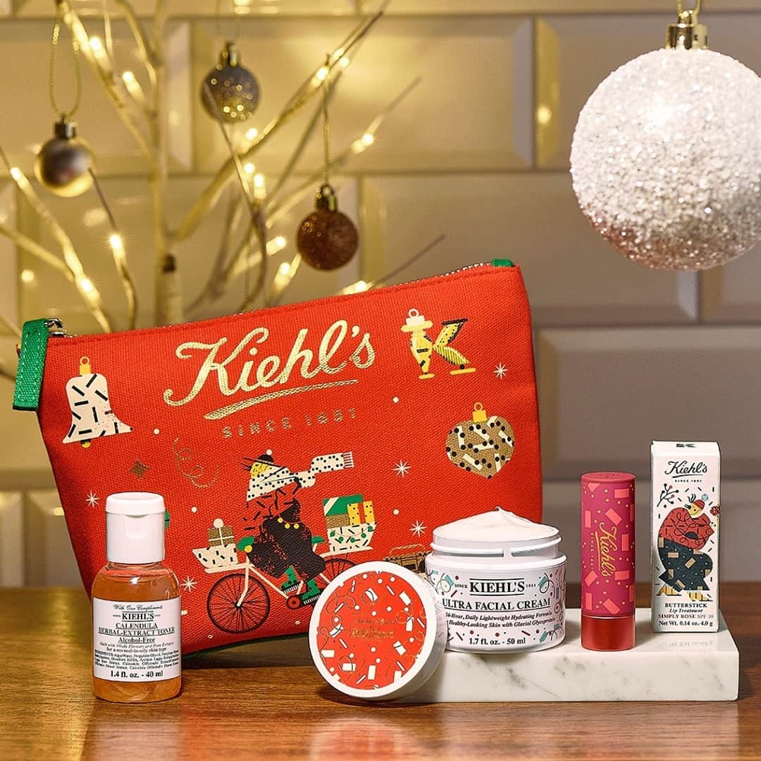 キールズ Kiehl's Japanさんのインスタグラム写真 - (キールズ Kiehl's JapanInstagram)「第2弾ホリデイ限定アイテムが発売中✨ ホリデイ限定エディションの人気No.1 #クリームUFC と大人気リップ現品に、 #カレンデュラトナー のミニサイズと限定ポーチが入ったキールズ スキンケアギフトセット。乾燥が気になる冬も潤いあふれるヘルシースキンへ導きます。 今年お世話になった方への感謝を込めたギフトにもおすすめのセットですよ🎁 是非チェックして😉 @kiehlsjp #kiehls #キールズ #スキンケア #ヘルシースキン #アポセカリー #ニューヨーク #NewYork #skincare #キールズホリデイ2020」11月23日 14時47分 - kiehlsjp