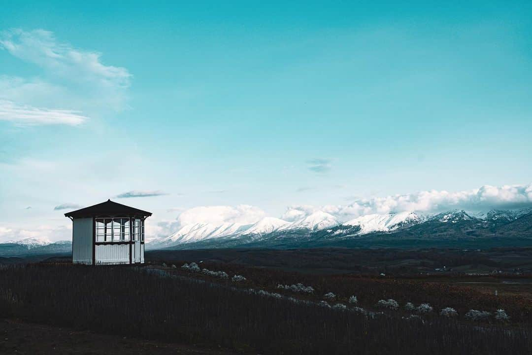 _msy_tさんのインスタグラム写真 - (_msy_tInstagram)「Alone hut. . . . #lensculture  #photopoetry #everydayeverywhere  #picoftheday  #japan #team_jp  #pastpicture #sonyalpha #A7iii #hut #SonyA7iii #pixlib_jp #visitjapanjp #風景 #風景写真 #風景写真部 #小屋 #雪山」11月23日 14時47分 - masaya_takigawa