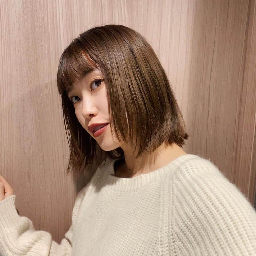 井村亜里香さんのインスタグラム写真 - (井村亜里香Instagram)「肌だけじゃなくヘアがキレイな方にも 惹かれるここ最近。 ヘアケアも念入りにケアしてます。 ルシードエルオイルトリートメント #EXヘアマスク が気に入ってます💭 濃厚なこっくりとしたクリームで 乾燥した髪が潤ってサラサラになる🥺 香りもすっごく良い〜🌼 全国のドラッグストア スーパーなどで発売してましたよー！ ・ #treatment#haircare#beauty  #hairstyle#beautycosmetics  #lucidol#hair#hairmask #トリートメント#ヘアケア#髪質改善  #ヘアパック#美容#ビューティ #ヘアトリートメント#ヘアマスク #潤い#ヘア#pr」11月23日 14時53分 - arika_imura