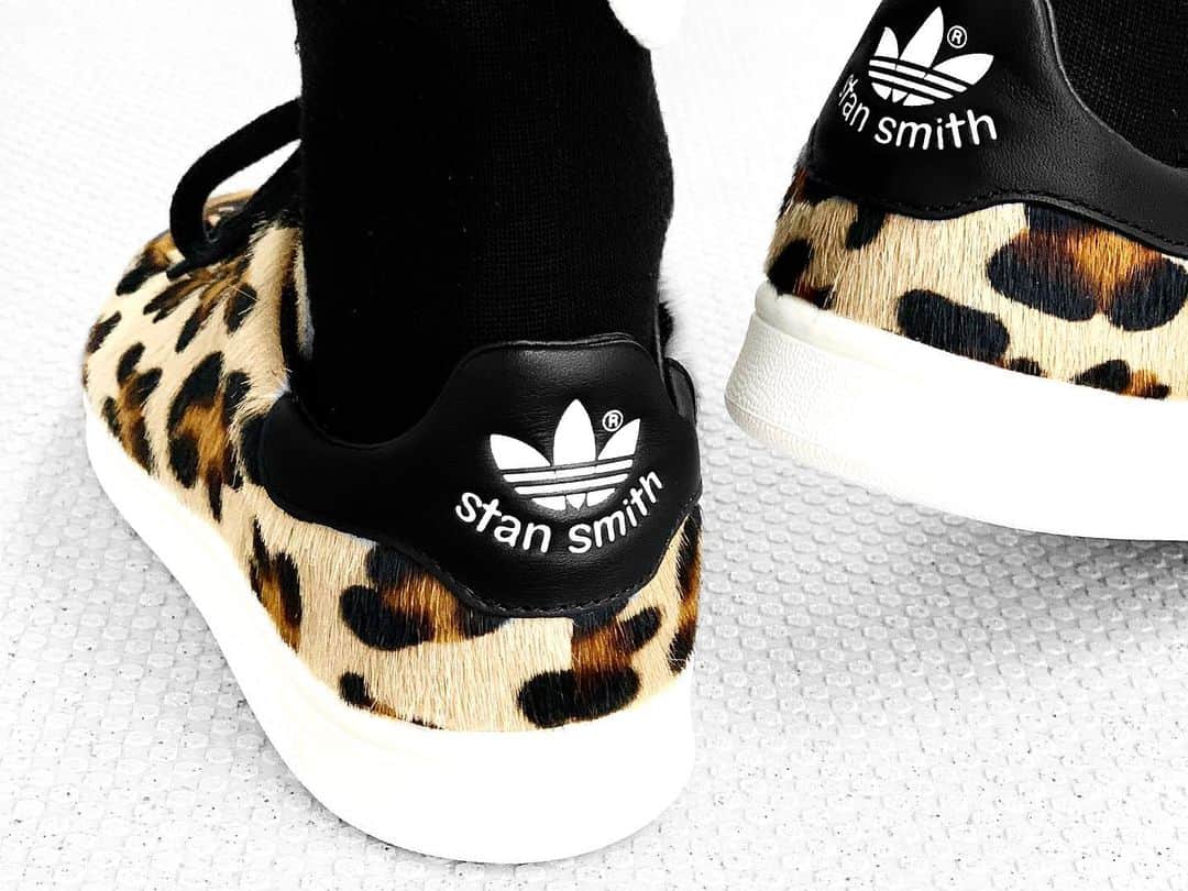 lve_xxxxのインスタグラム：「.﻿ .﻿ 🐆﻿ ﻿ 友達が履いてて真似っこして﻿ 買ったたやつ👣﻿ ﻿ Instaみてたら、﻿ @ayaimamura も履いてて﻿ ﾃﾝｼｮﾝ爆上げなった🙈笑﻿ ﻿ お洒落さんと同じｱｲﾃﾑだと﻿ 買って良かった度UPする⤴︎﻿ #私だけではないはず﻿ ﻿ ﻿」