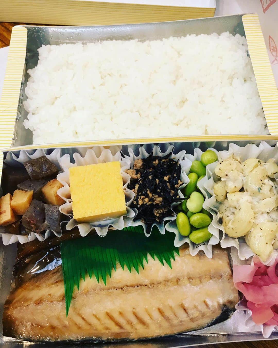 ハチミツ二郎さんのインスタグラム写真 - (ハチミツ二郎Instagram)「1番好きな弁当と言っても過言ではない。 魚屋さん金兵衛のお弁当。」11月23日 15時01分 - jirohachimitsu