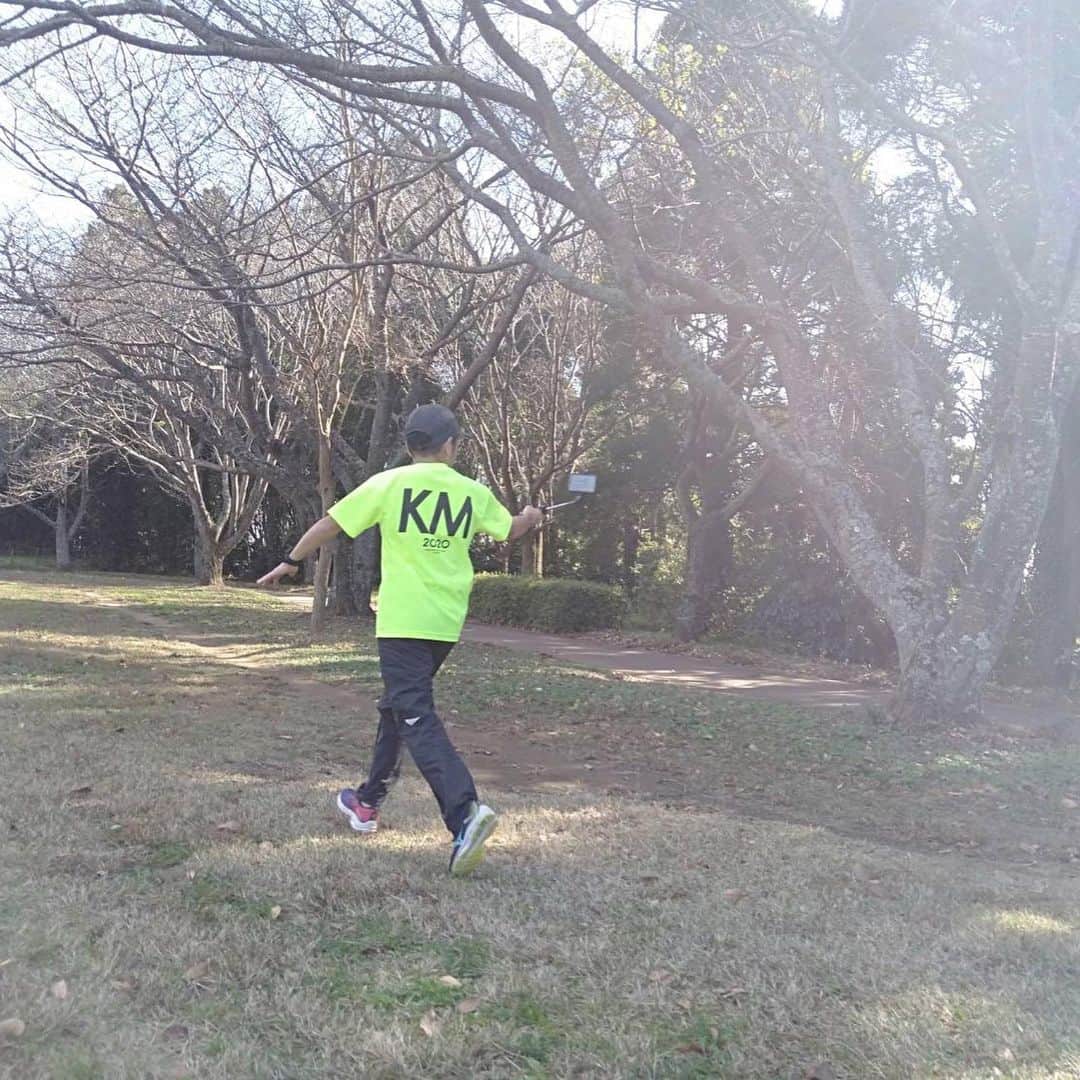 猫ひろしさんのインスタグラム写真 - (猫ひろしInstagram)「‪今日は千葉の昭和の森でハイテクタウン走り込み練習会。‬  ‪肉離れ後なので、キロ６分で３６キロラン。‬  ‪下が芝生でフカフカだから足の痛みも無く走れた。‬  ‪順調に復活してきた。焦らずいこうニャー‬  寒桜が咲いてた」11月23日 15時53分 - cat_hiroshi