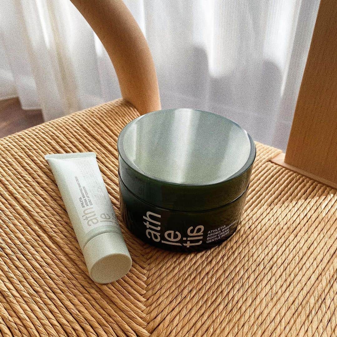 i_am_romikoのインスタグラム：「@athletiabeauty のボディークリームとハンドクリーム🌿 これからの時期手放せないitem！！ 保湿力もあってめっちゃいい香り🌿 #athletiabeauty#athletia #アスレティア#ボディークリーム #ハンドクリーム#スキンケア」