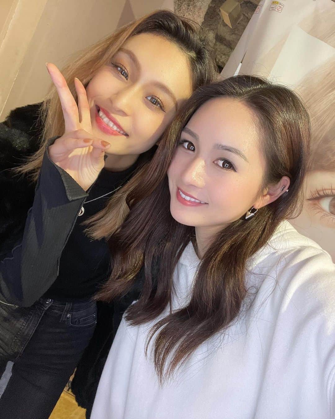 のインスタグラム：「. あやみ24歳おめでと💝🎉🎂 今までお祝いはアルコール必須だったけど、今回はご飯重視なあたり、うちらも落ち着いてきた😂 渋谷スカイ早く行こーね✊ . #鎌倉#地元#湘南#由比ヶ浜#しゃぶしゃぶ#御代川#誕生日#ユニコーン#風船#親友#生誕祭」