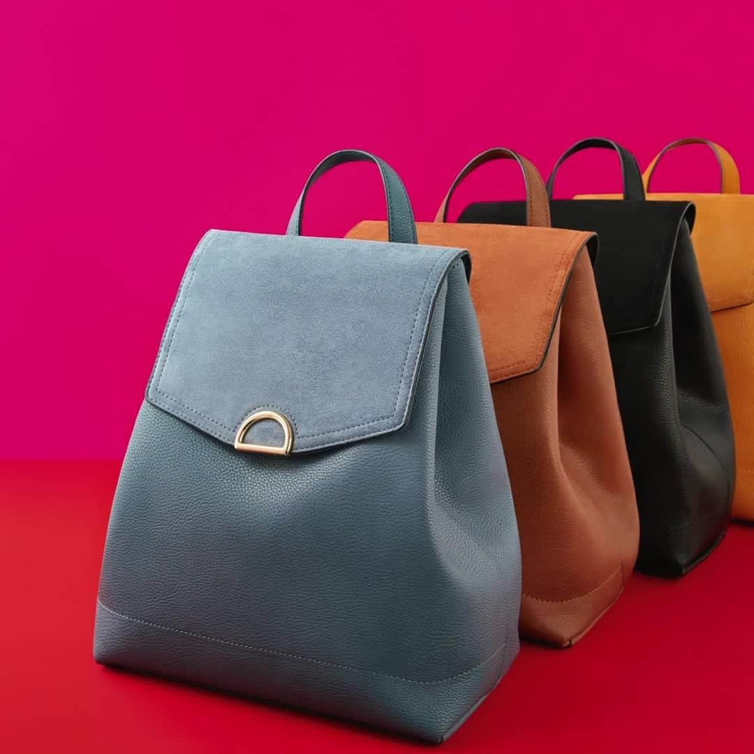 アクセサライズのインスタグラム：「BLACK FRIDAY WEEK IS HERE 🔥 It's our best yet!  Get 50% off over 50 items - including these backpacks for £16   Tap the link in our bio to shop #Accessorize」