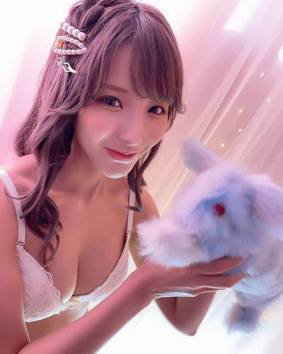 桃乃木かなさんのインスタグラム写真 - (桃乃木かなInstagram)「お戯れ🐇」11月23日 16時08分 - kana_momonogi