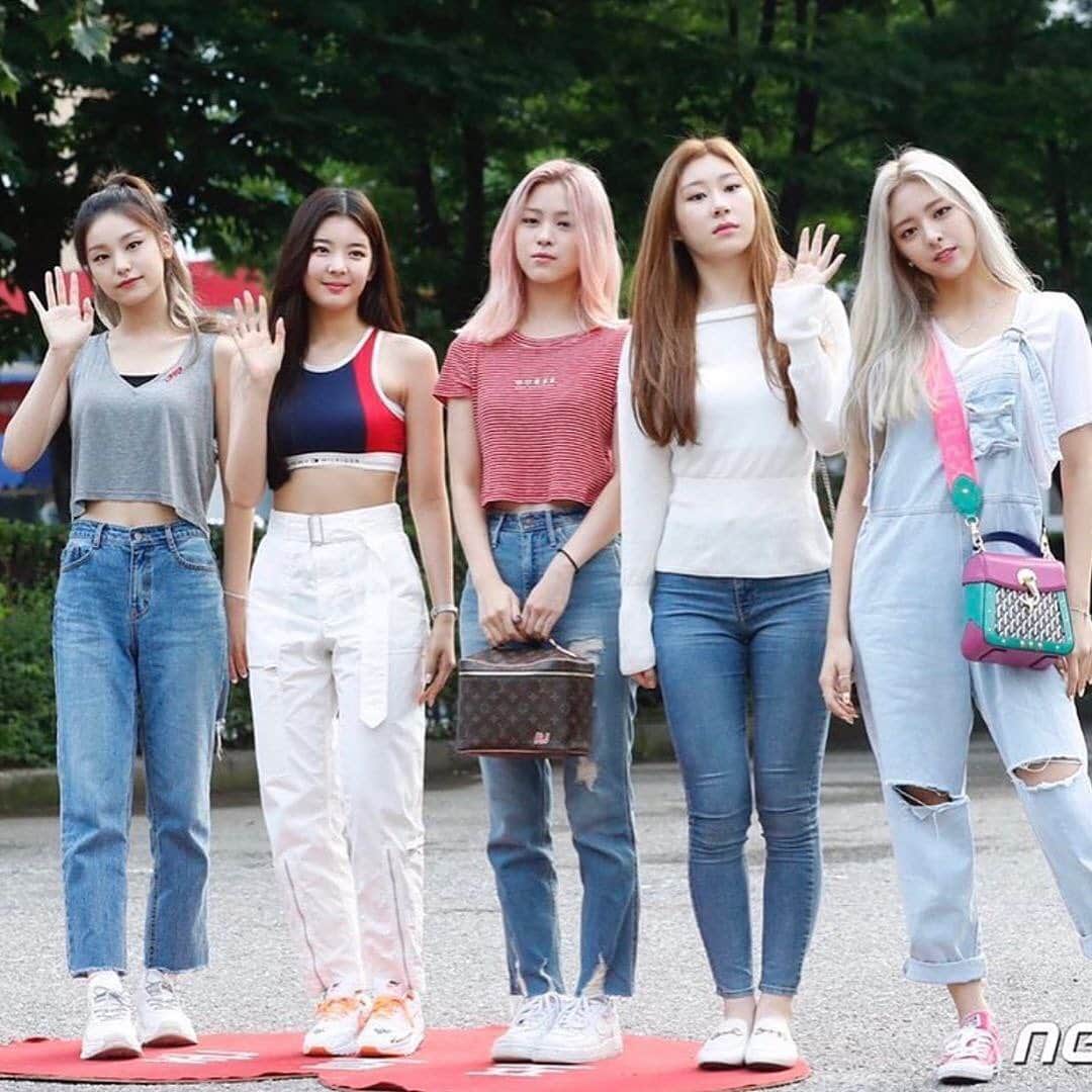 チェリョンのインスタグラム：「what concept do you want itzy to try next cb?🦋」
